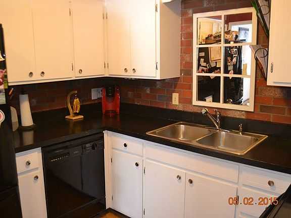 4th image of 9 Meadowlawn Dr Unit 1