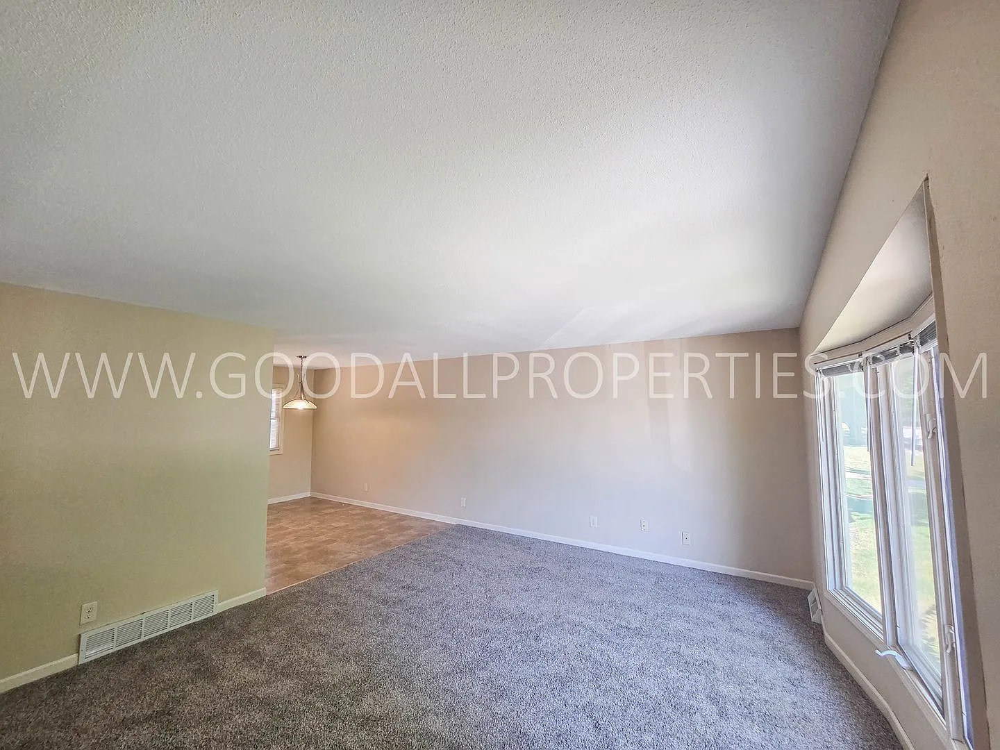 Charming 3-Bedroom West Des Moines Home with Fenced Yard & 2-Car Garage — Photo 3