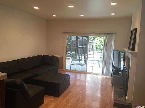 3rd image of 2666 Marquette Dr