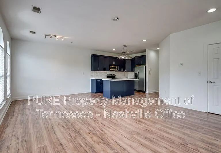 760 Wedgewood Park #305 — Photo 2