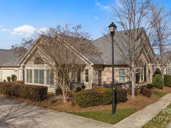 816 Ledgestone Ct, Tega Cay, SC 29708