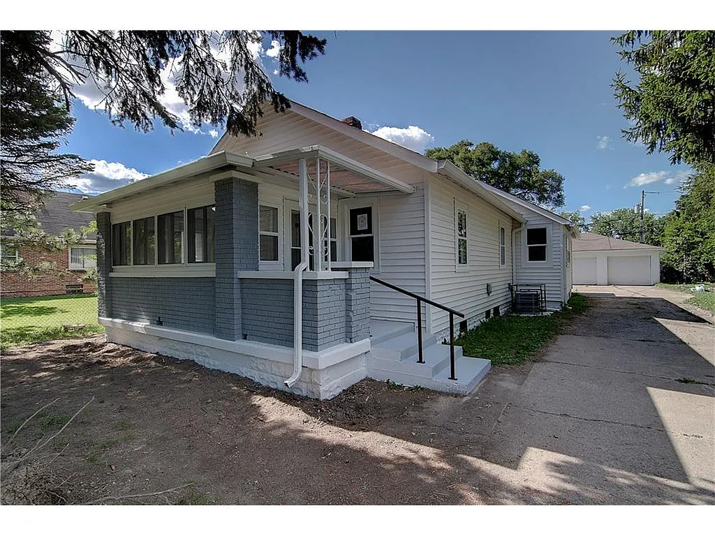 1406 Norton Ave photo 1