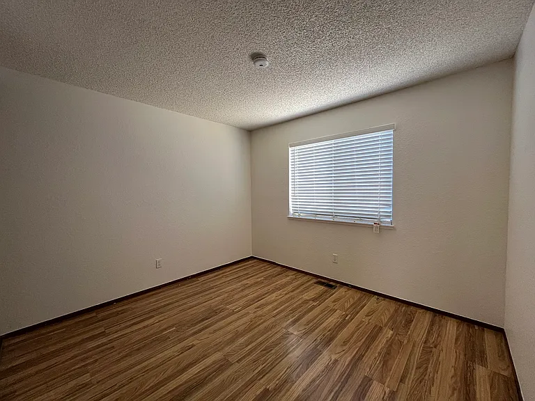 270 Riverview Dr — Photo 16
