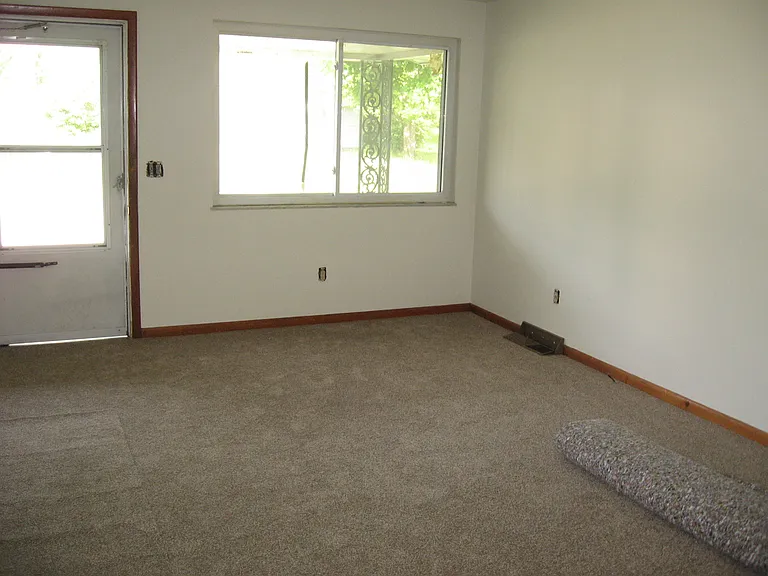 2241 Esmeralda Ave — Photo 4