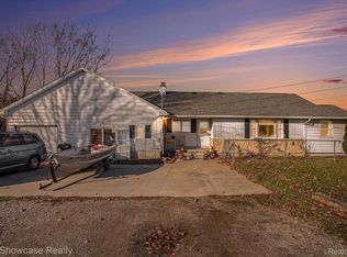 491 E Parish Rd, Kawkawlin, MI 48631