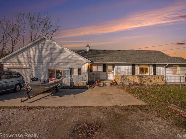 491 E Parish Rd, Kawkawlin, MI 48631