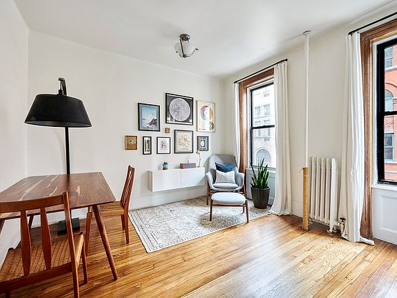 3rd image of 126 E 12th St APT 4A