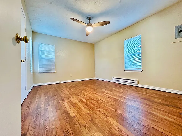 421 Showalter Dr — Photo 11