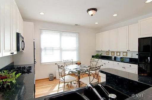 5th image of 1812 S Dearborn St APT 26C