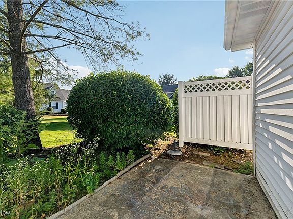 5th image of 301 W Barrington Dr
