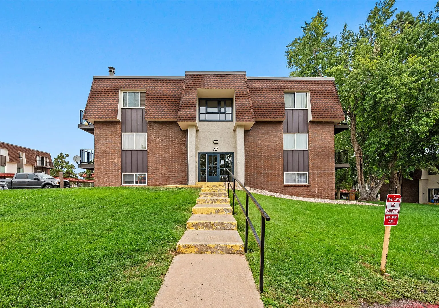 Spacious 1-Bedroom Apartment in Southeast Denver | Assigned Parking + Community Amenities — Photo 1