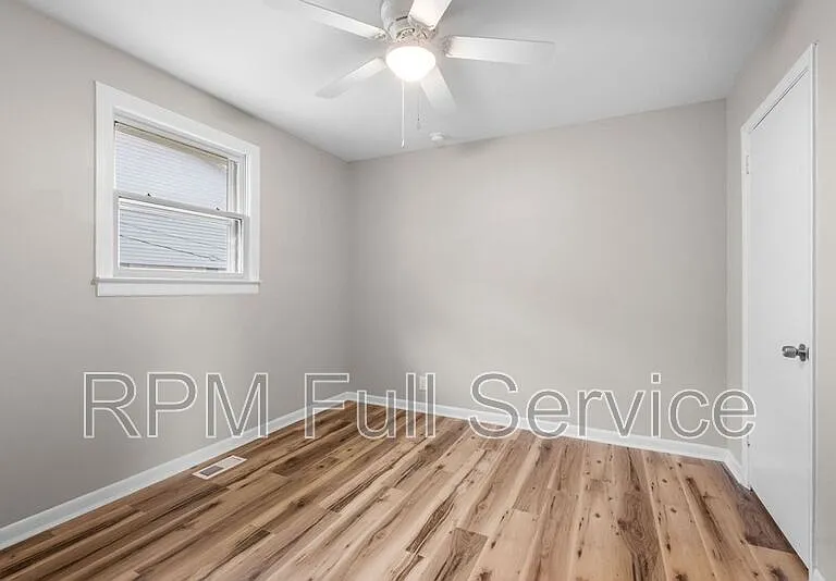 895 W Sharpe Ave #A — Photo 11