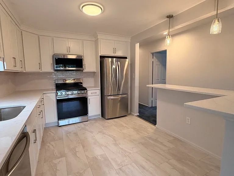 36 Racquet Rd — Photo 9