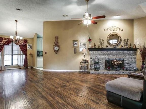 5th image of 924 E Cannady Cir