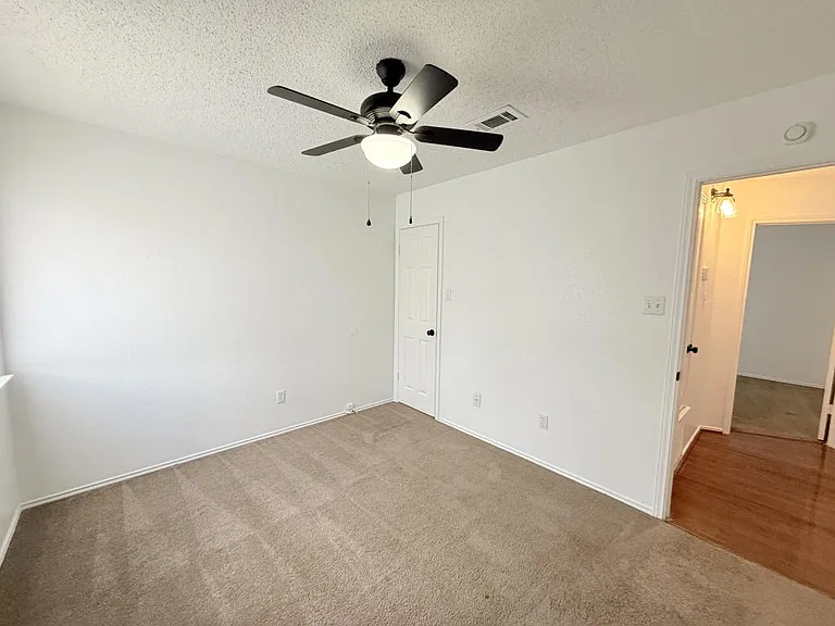 2302 Tracey Ann Ln — Photo 34