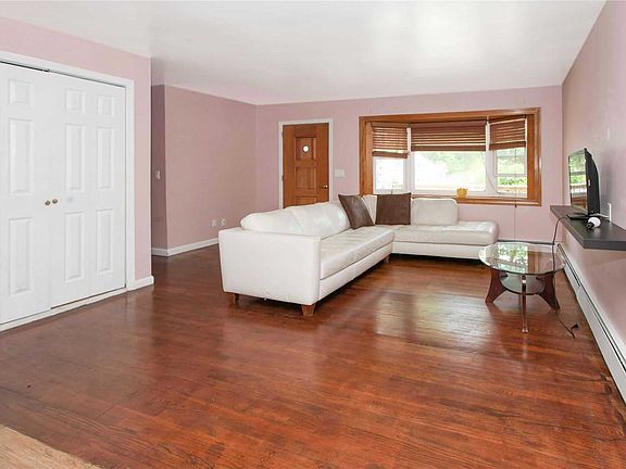 5th image of 71 Valley Dr