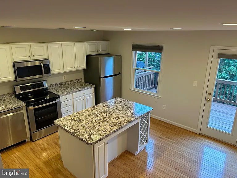 111 Maximillian Ct SW — Photo 10