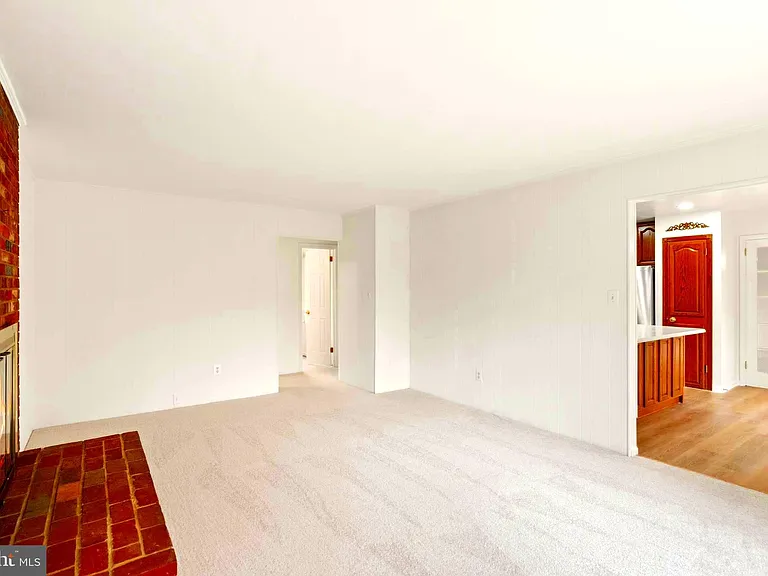 7109 Davis Ct — Photo 19