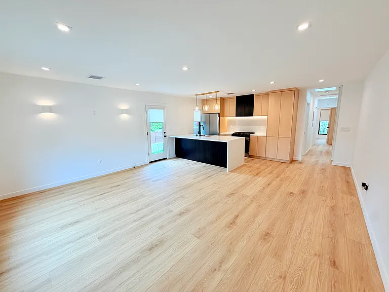 1265 Keniston Ave — Photo 5