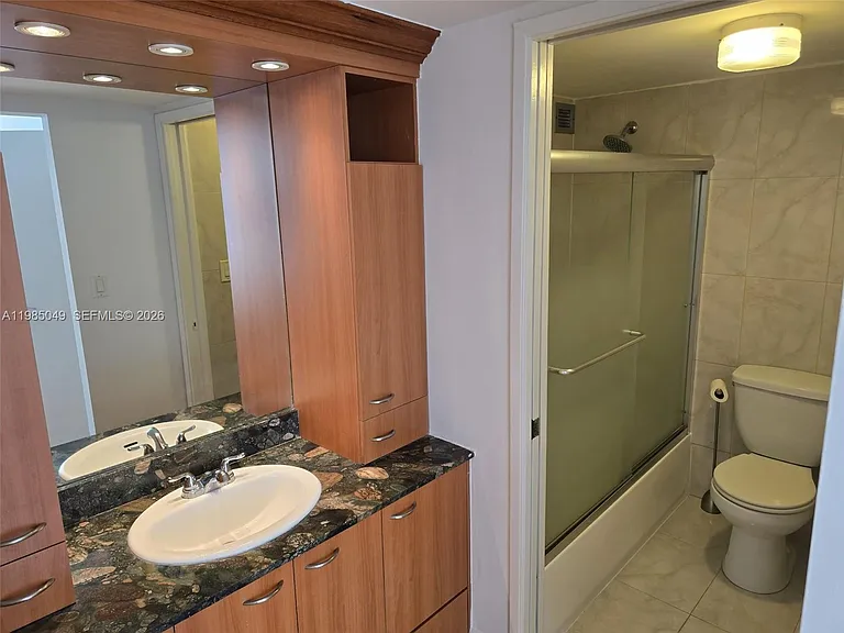 16919 N Bay Rd #819 — Photo 3