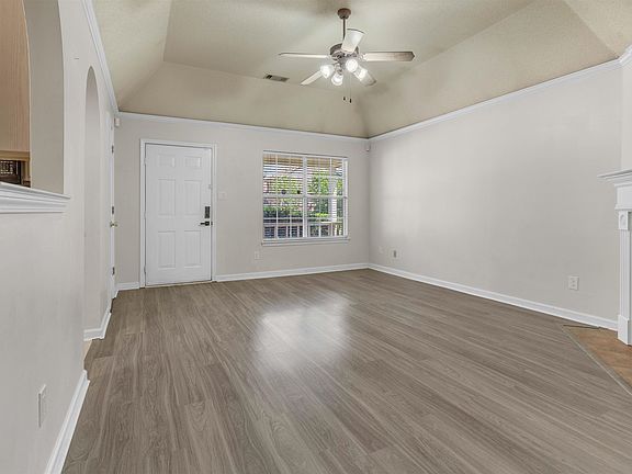 4th image of 1059 Cross Meadow Rd