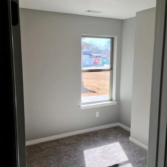 404 W 2nd St — Photo 12