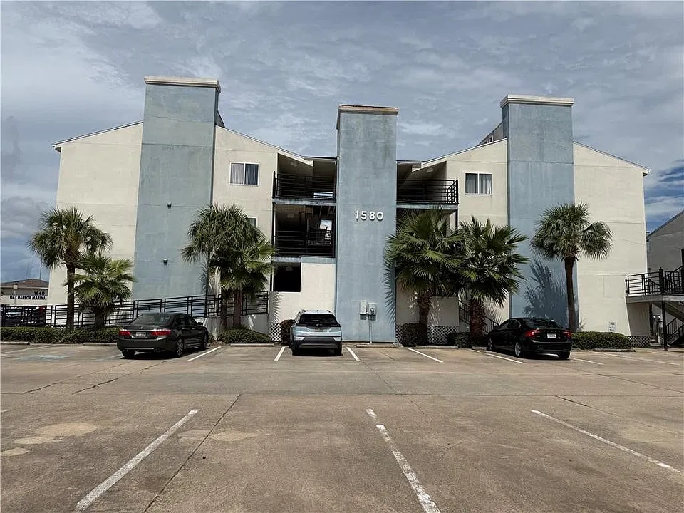 1580 Harbor Dr