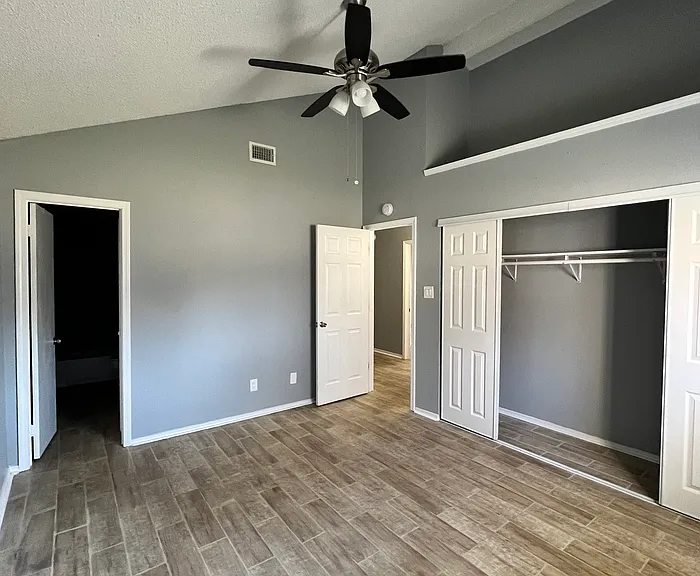 2504 Liberty Ln — Photo 8