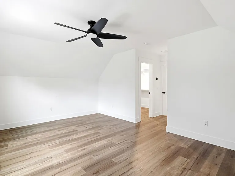 213 Myrtle Ave — Photo 41