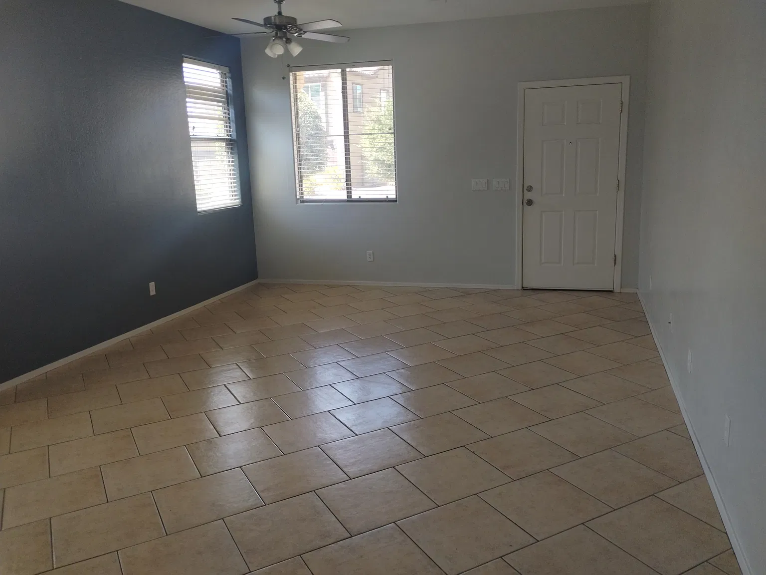 3 bed, 1230 sqft, $1,900 — Photo 3