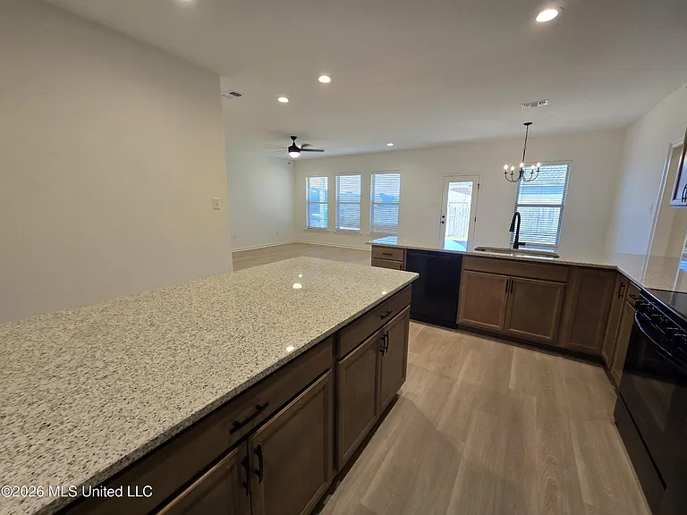 15395 Percy St — Photo 13