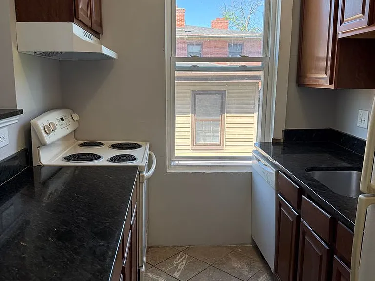24-26 Alden St — Photo 14