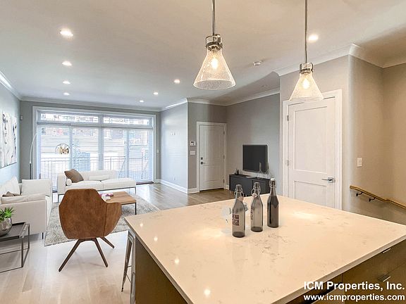 3rd image of 3349 N Kenmore Ave #3N