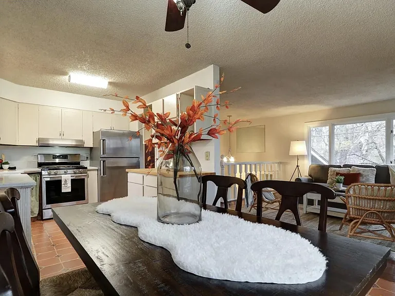 3004 Redwood St — Photo 2