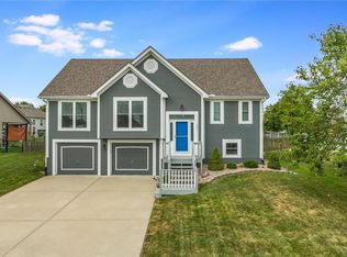 1801 Shannon Dr, Liberty, MO 64068