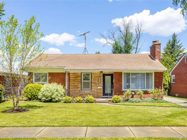 21721 Yale St, Saint Clair Shores, MI 48081