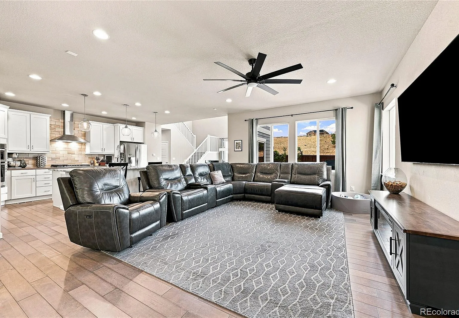 5 bed, 4.5 bath, 3665 sqft, $4,150 — Photo 3