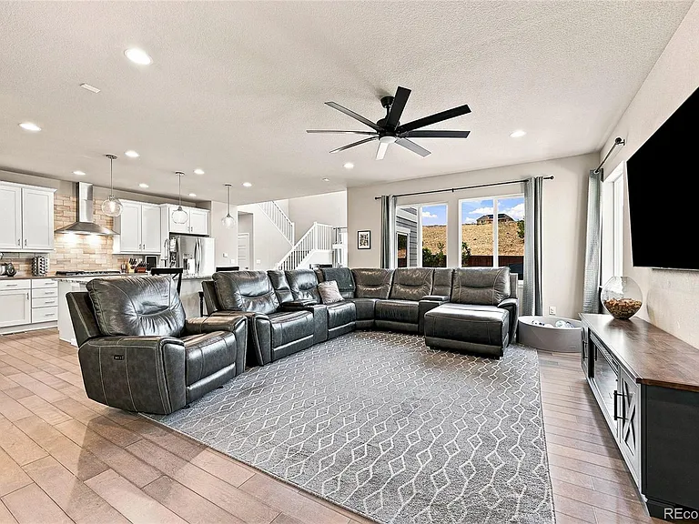 18489 W 84th Pl — Photo 3
