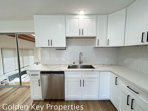 3rd image of 2501 Davis Ave #0