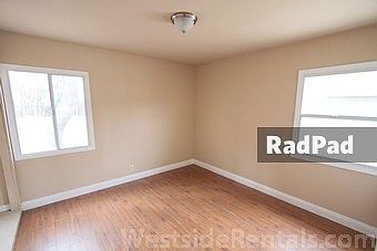 5th image of 6907 Owensmouth Ave