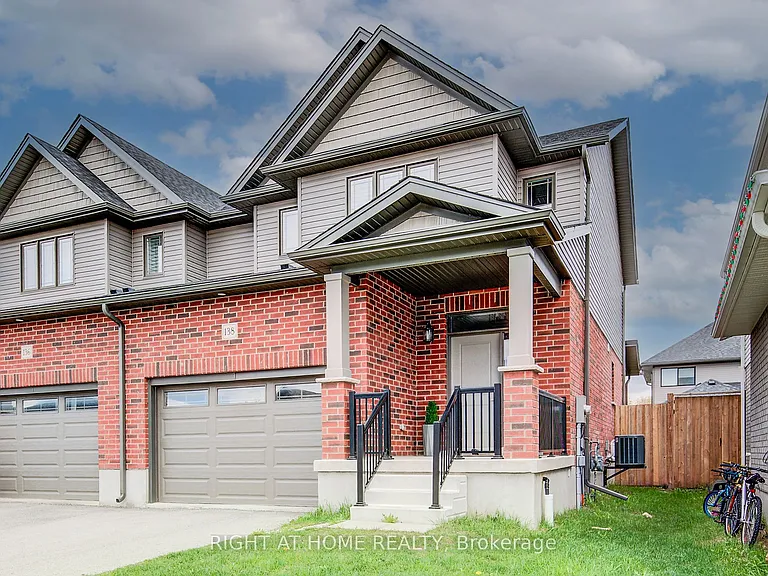 138 Woodberry Cres — Photo 3
