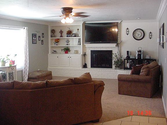 2nd image of 526 Willow Ln