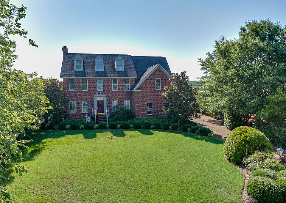 1st image of 15 Rivercrest Dr