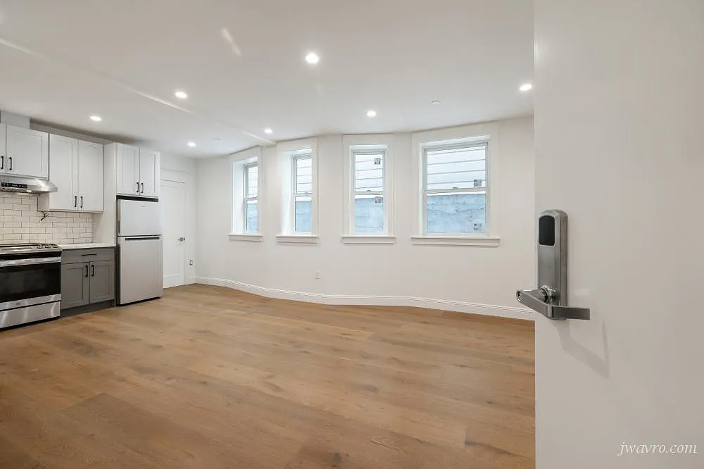 Remodeled 1 Bed 1 Bath at 548 Clayton Street — Photo 1