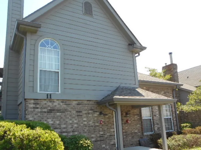 11 Foxcroft Rd #127 — Photo 1
