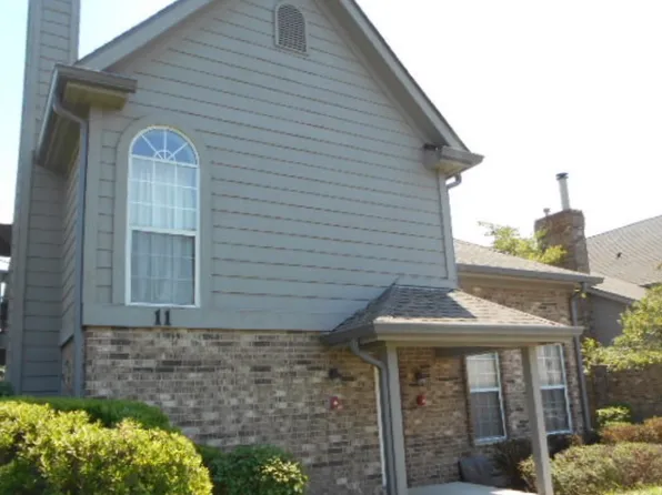 11 Foxcroft Rd, Naperville, IL