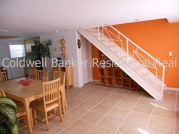 3rd image of 6865 Bay Dr APT 9
