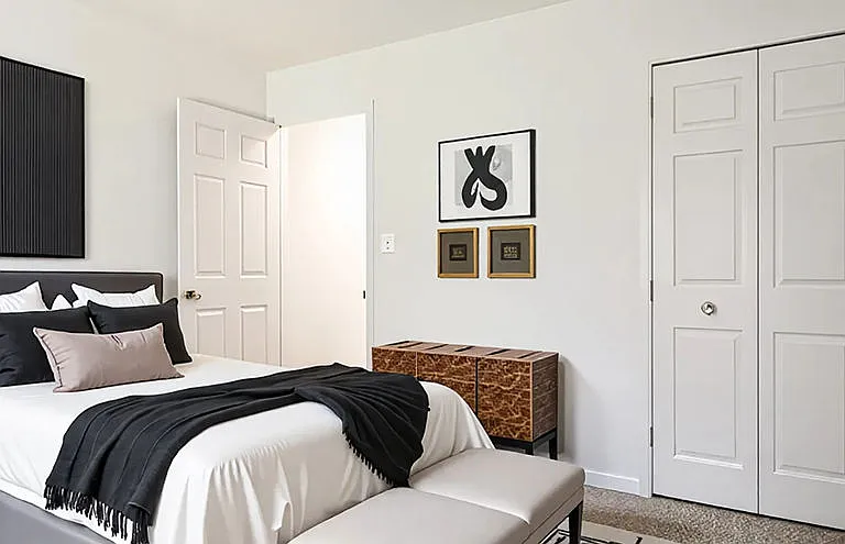 Sterling Park Apartments — Photo 9
