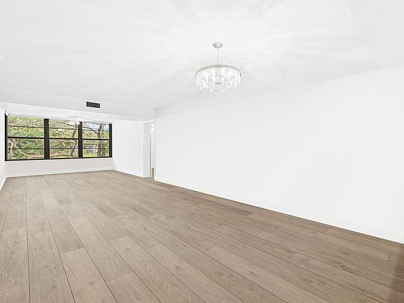 3rd image of 1709 Whitehall Drive #203