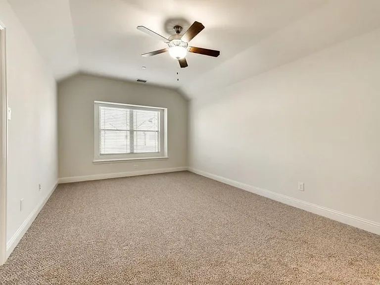 1231 Wiltshire Dr — Photo 32